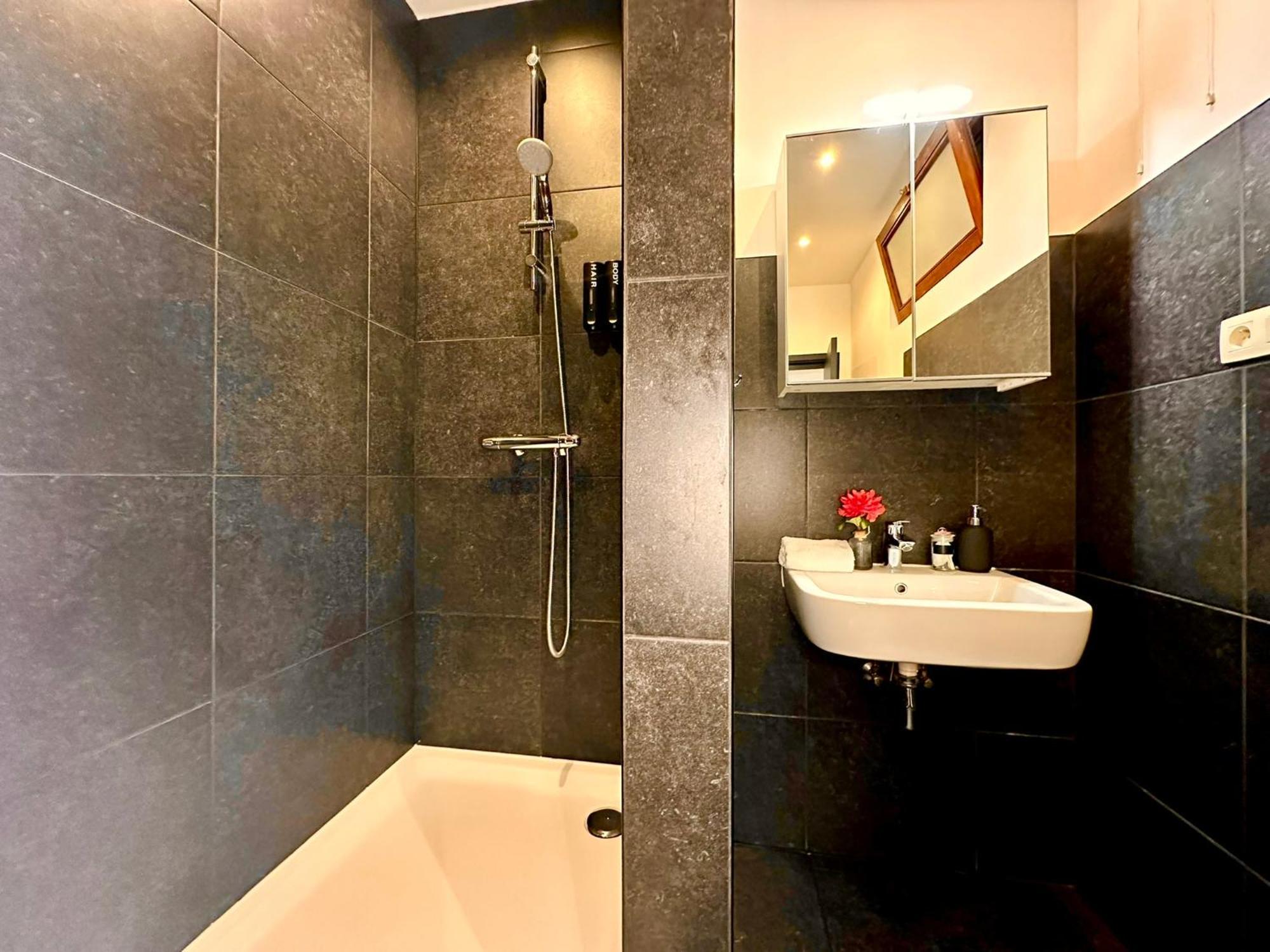 Luxury Suites Centrum By Rikas Hotels Antwerpen Bagian luar foto