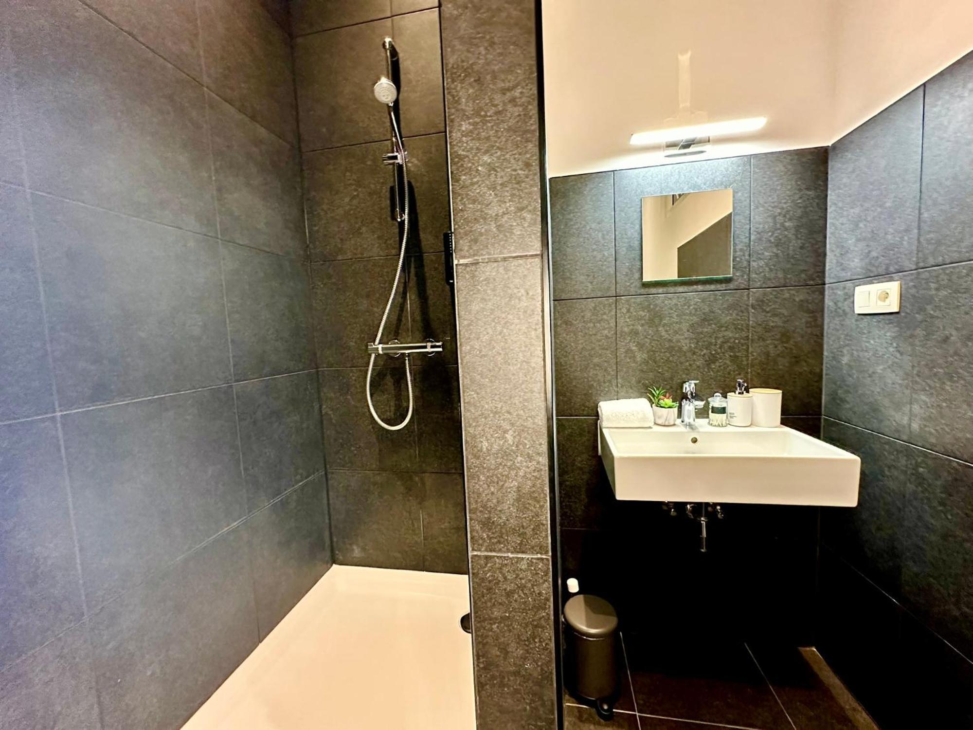 Luxury Suites Centrum By Rikas Hotels Antwerpen Bagian luar foto